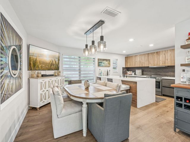 Home for sale at 660 Forsyth Street 7 - photo 6593969