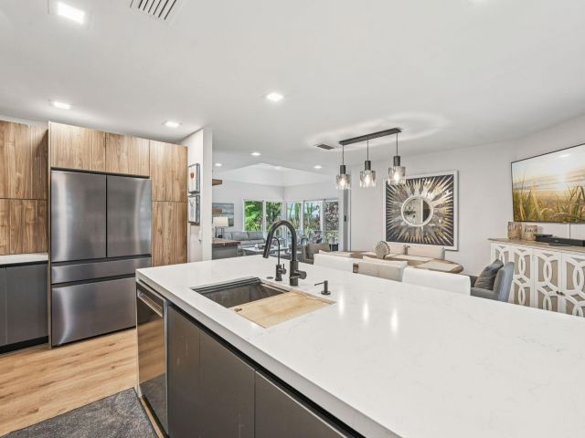 Home for sale at 660 Forsyth Street 7 - photo 6593971