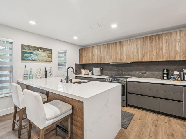 Home for sale at 660 Forsyth Street 7 - photo 6593974