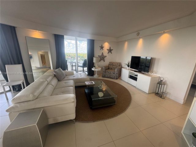 Apartment for rent  Unit #923 - photo 6550883