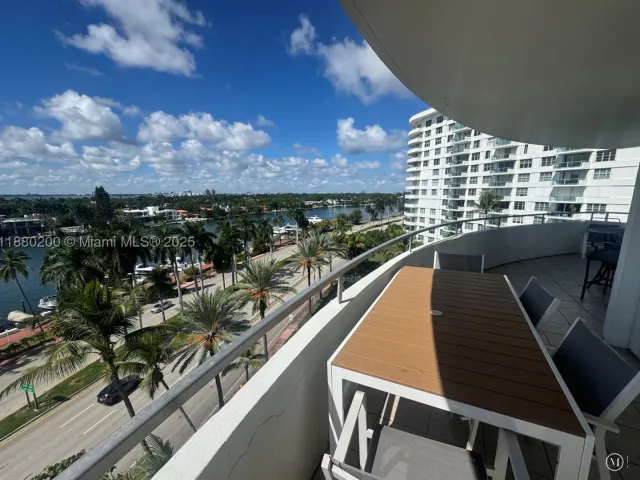 3-bedroom condo for rent in Miami Beach - 5151 Collins Ave 923 - MondialRealty