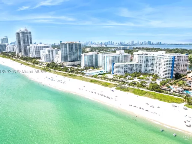 3-bedroom condo for rent in Miami Beach - 5151 Collins Ave 923 - MondialRealty