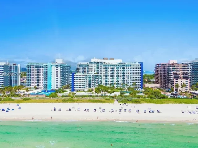 3-bedroom condo for rent in Miami Beach - 5151 Collins Ave 923 - MondialRealty
