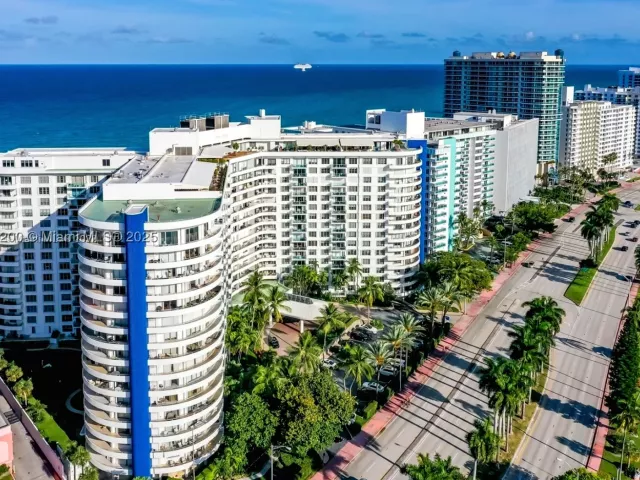 3-bedroom condo for rent in Miami Beach - 5151 Collins Ave 923 - MondialRealty