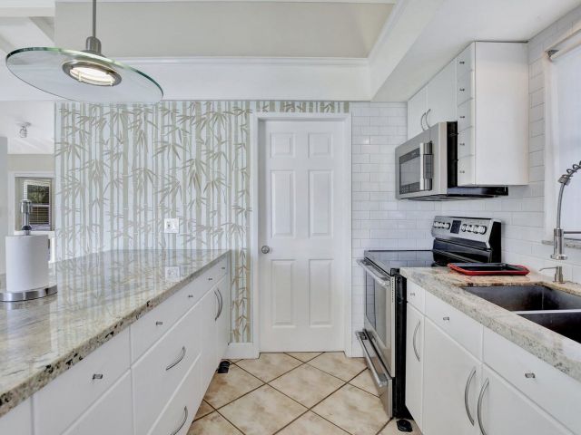 Home for rent at 1733 SW 5th Court - photo 6551480