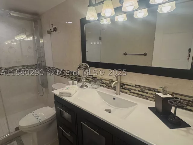 3-bedroom condo for rent in Miami Beach - 5161 Collins Ave 514 - MondialRealty