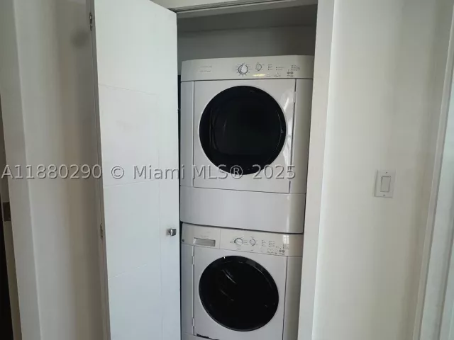 3-bedroom condo for rent in Miami Beach - 5161 Collins Ave 514 - MondialRealty