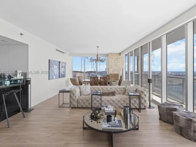3-bedroom condo for sale in Miami - 465 Brickell Ave 4901 - MondialRealty