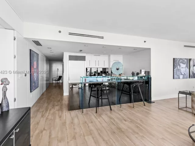 3-bedroom condo for sale in Miami - 465 Brickell Ave 4901 - MondialRealty