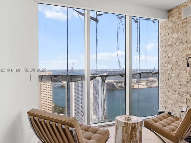 3-bedroom condo for sale in Miami - 465 Brickell Ave 4901 - MondialRealty
