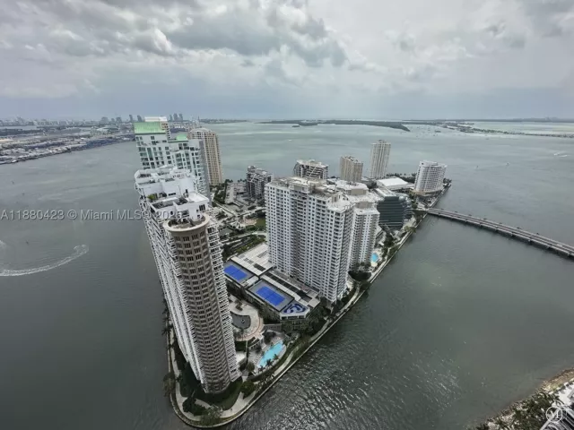 3-bedroom condo for sale in Miami - 465 Brickell Ave 4901 - MondialRealty