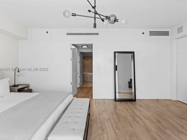 3-bedroom condo for sale in Miami - 465 Brickell Ave 4901 - MondialRealty