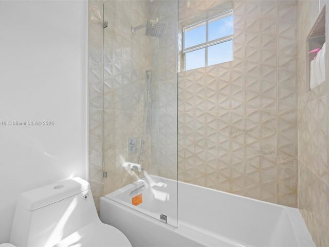 Home for rent at 19460 39th Ct 19460 - photo 6551372