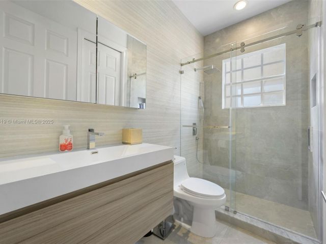 Home for rent at 19460 39th Ct 19460 - photo 6551380