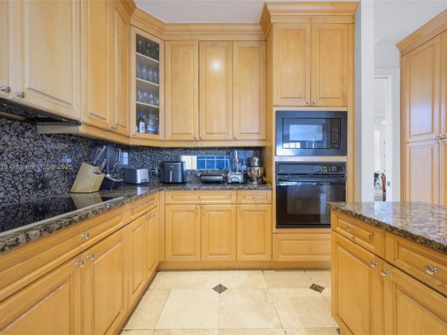 Home for rent at 19460 39th Ct 19460 - photo 6551383