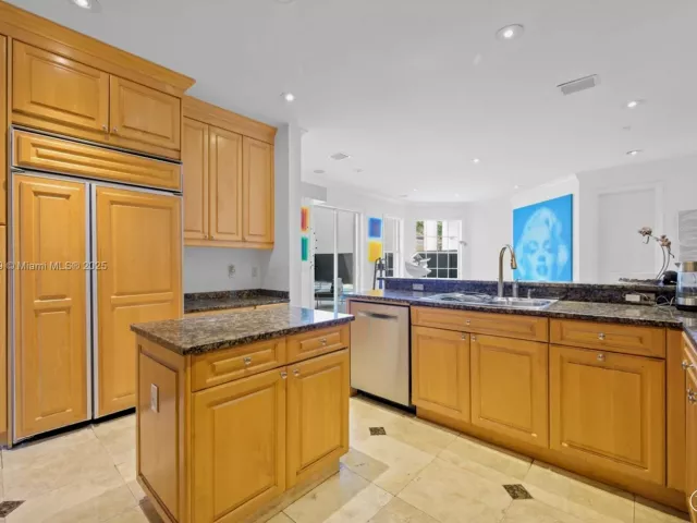 5-bedroom home for rent in Sunny Isles Beach - 19460 39th Ct 19460 - MondialRealty