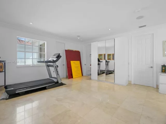 5-bedroom home for rent in Sunny Isles Beach - 19460 39th Ct 19460 - MondialRealty