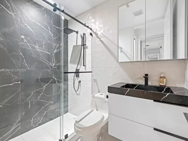 5-bedroom home for rent in Sunny Isles Beach - 19460 39th Ct 19460 - MondialRealty