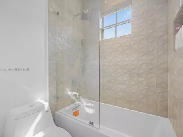 5-bedroom home for rent in Sunny Isles Beach - 19460 39th Ct 19460 - MondialRealty