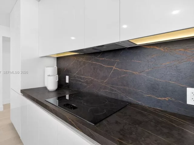 4-bedroom condo for sale in Miami - 700 NE 24th 3801 - MondialRealty