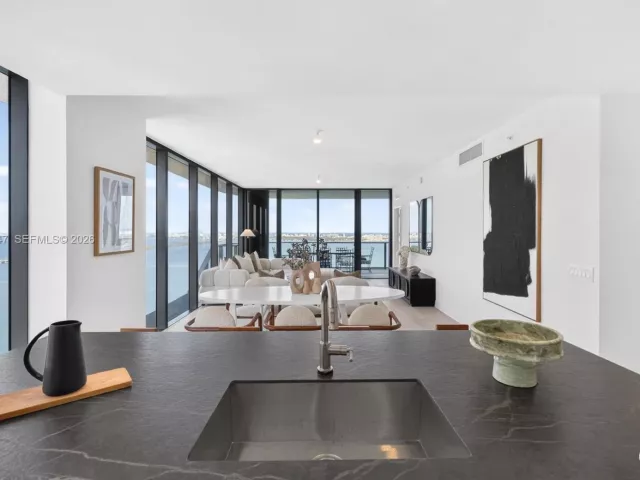 4-bedroom condo for sale in Miami - 700 NE 24th 3801 - MondialRealty