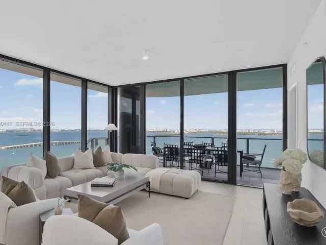 4-bedroom condo for sale in Miami - 700 NE 24th 3801 - MondialRealty