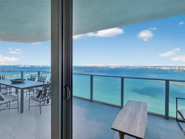 4-bedroom condo for sale in Miami - 700 NE 24th 3801 - MondialRealty