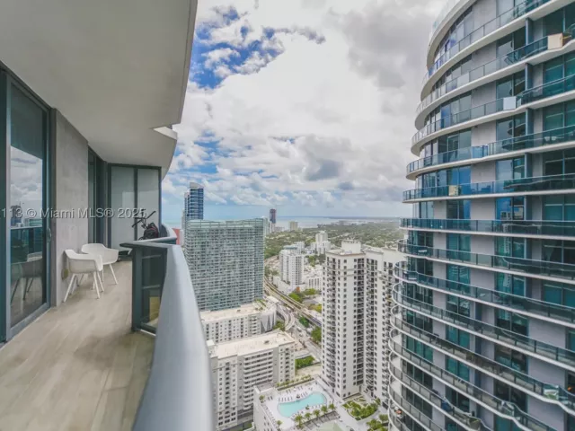 3-bedroom condo for sale in Miami - 45 SW 9th ST 4108 - MondialRealty
