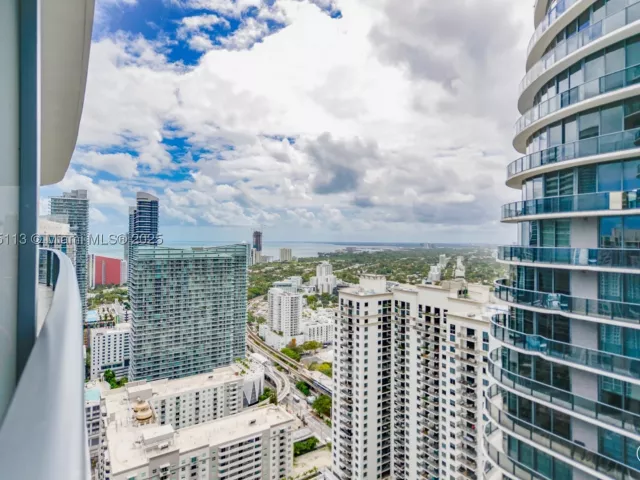 3-bedroom condo for sale in Miami - 45 SW 9th ST 4108 - MondialRealty