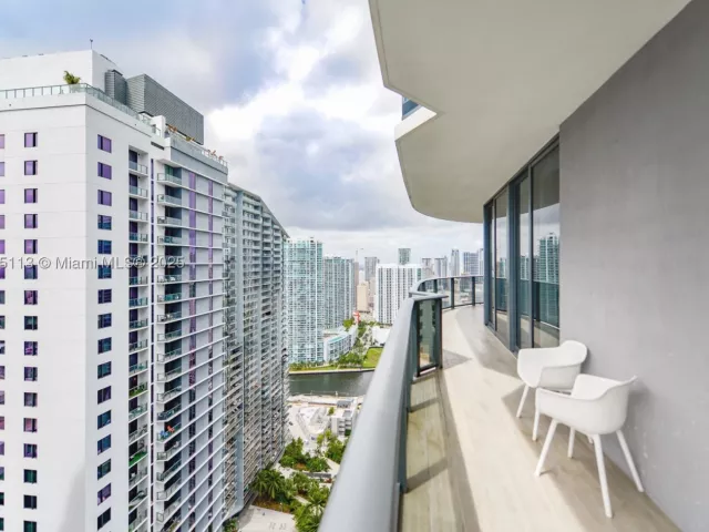 3-bedroom condo for sale in Miami - 45 SW 9th ST 4108 - MondialRealty