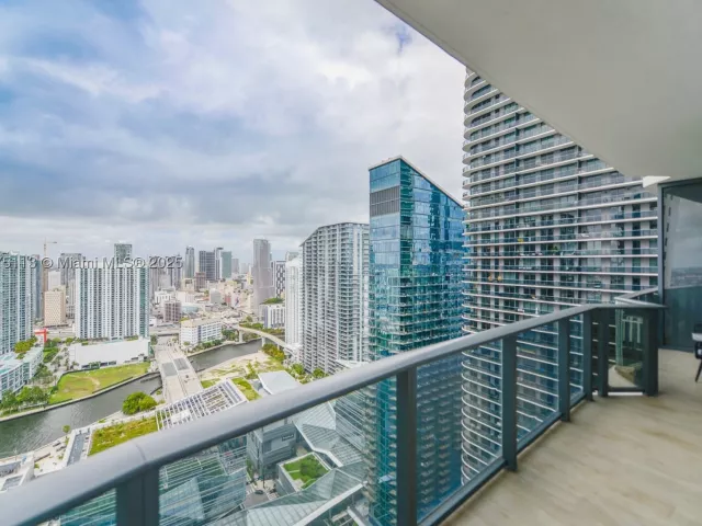 3-bedroom condo for sale in Miami - 45 SW 9th ST 4108 - MondialRealty