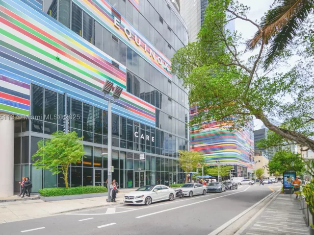3-bedroom condo for sale in Miami - 45 SW 9th ST 4108 - MondialRealty