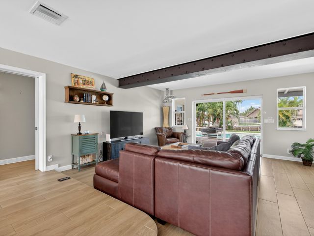 Home for rent at 1101 SE 9th Terrace - photo 6551722