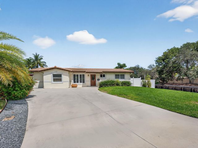 Home for rent at 1101 SE 9th Terrace - photo 6551728