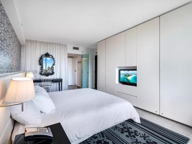 1-bedroom condo for sale in Miami Beach -  - MondialRealty