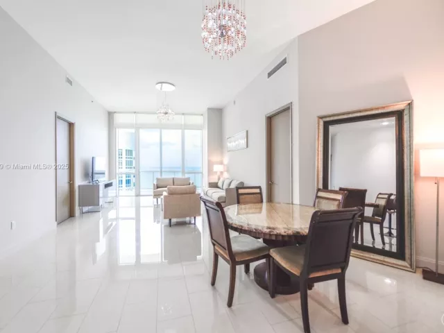 2-bedroom condo for rent in Sunny Isles Beach - 15901 Collins Ave 4203 - MondialRealty
