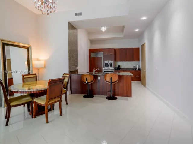 2-bedroom condo for rent in Sunny Isles Beach - 15901 Collins Ave 4203 - MondialRealty