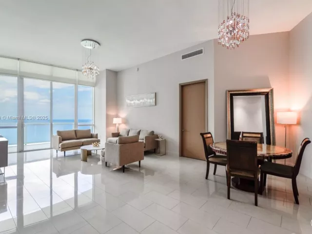 2-bedroom condo for rent in Sunny Isles Beach - 15901 Collins Ave 4203 - MondialRealty