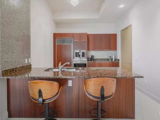 2-bedroom condo for rent in Sunny Isles Beach - 15901 Collins Ave 4203 - MondialRealty