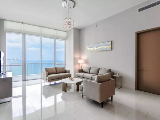 2-bedroom condo for rent in Sunny Isles Beach - 15901 Collins Ave 4203 - MondialRealty