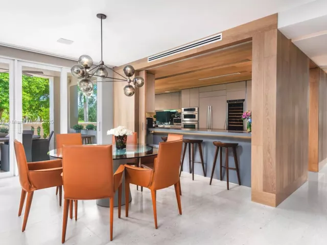 4-bedroom condo for rent in Miami Beach - 2514 Fisher Island Dr 6104 - MondialRealty