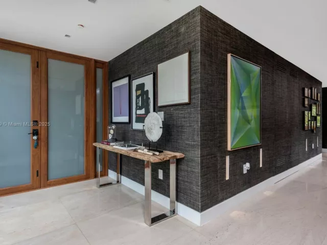 4-bedroom condo for rent in Miami Beach - 2514 Fisher Island Dr 6104 - MondialRealty