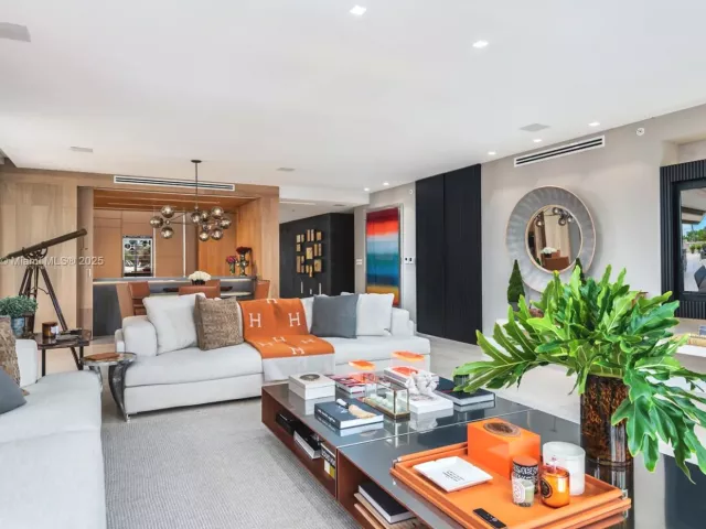 4-bedroom condo for rent in Miami Beach - 2514 Fisher Island Dr 6104 - MondialRealty