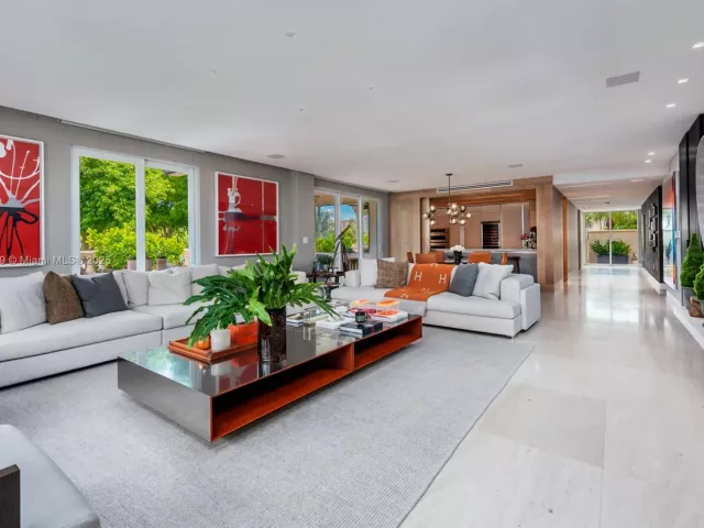 4-bedroom condo for rent in Miami Beach - 2514 Fisher Island Dr 6104 - MondialRealty