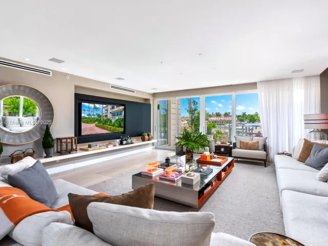 4-bedroom condo for rent in Miami Beach - 2514 Fisher Island Dr 6104 - MondialRealty