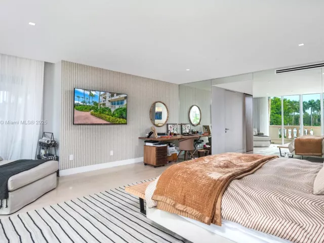 4-bedroom condo for rent in Miami Beach - 2514 Fisher Island Dr 6104 - MondialRealty