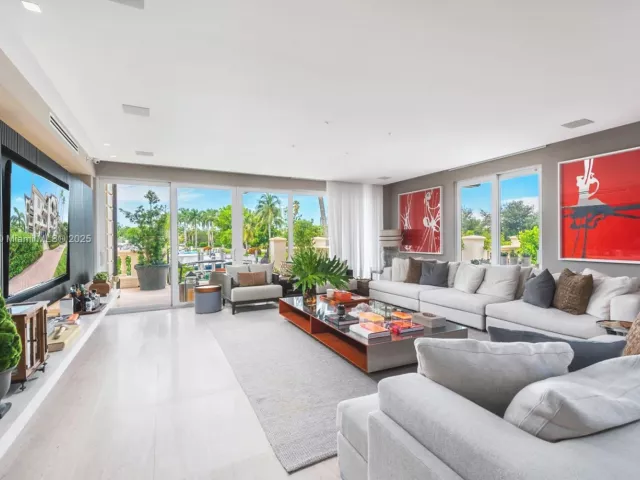 4-bedroom condo for rent in Miami Beach - 2514 Fisher Island Dr 6104 - MondialRealty