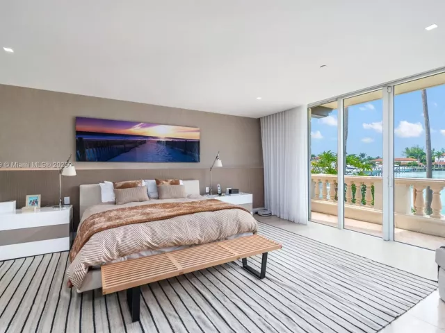 4-bedroom condo for rent in Miami Beach - 2514 Fisher Island Dr 6104 - MondialRealty