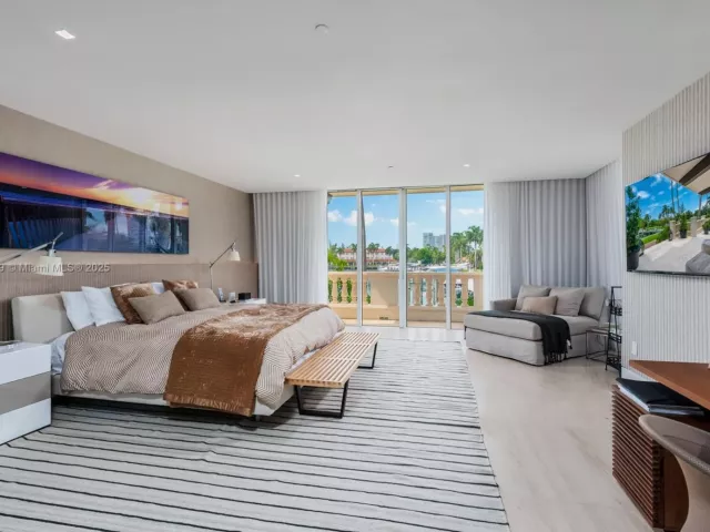 4-bedroom condo for rent in Miami Beach - 2514 Fisher Island Dr 6104 - MondialRealty