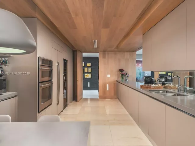 4-bedroom condo for rent in Miami Beach - 2514 Fisher Island Dr 6104 - MondialRealty